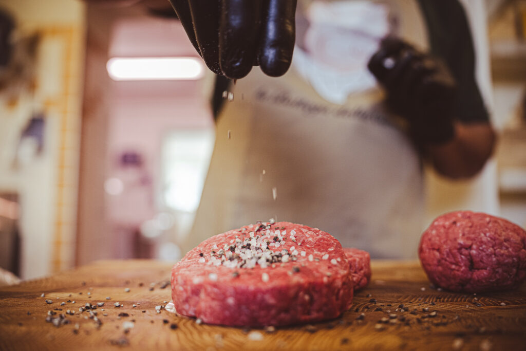 Preparazione artigianale di carne suina, allevamento suini Azienda Agricola Massaro, InYourLife Web Agency Firenze Lastra a Signa